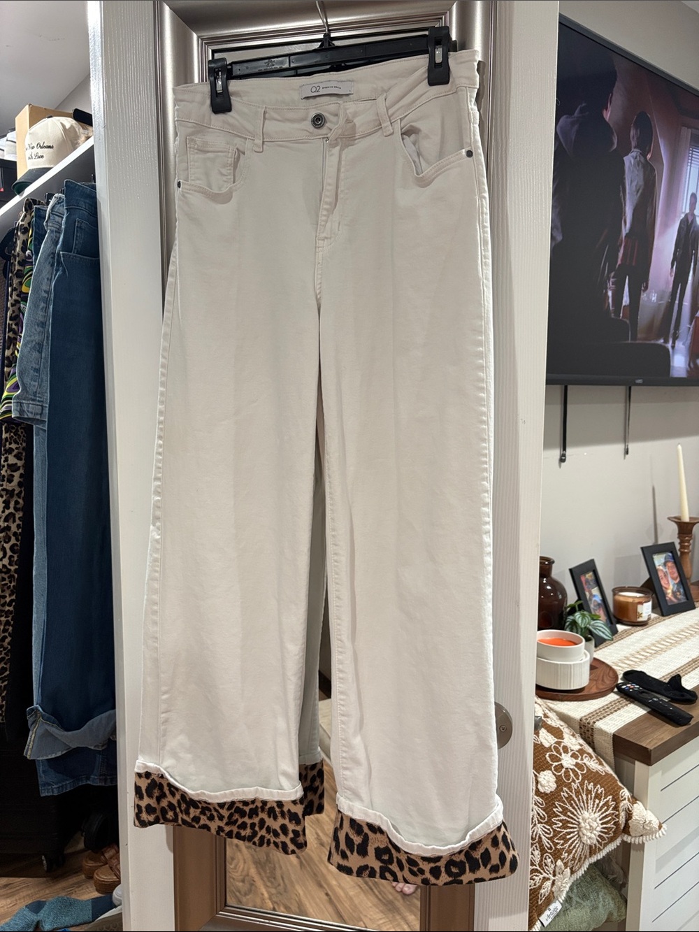Q2 Cream Wide-Leg Jeans with Leopard-Print Cuff